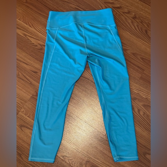 Under Armour Vibrant Blue Active 3/4 Leggings - Picture 2 of 4